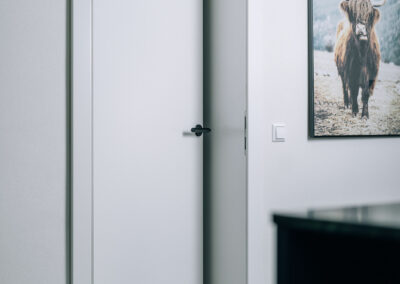 Geschlossene weiße Innentür – Innenausbau von der Schreinerei Kappus aus Ettenheim