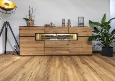 Maßgefertigter Holzschrank und hochwertiger Holzboden – Schreinerarbeit von der Schreinerei Kappus aus Ettenheim